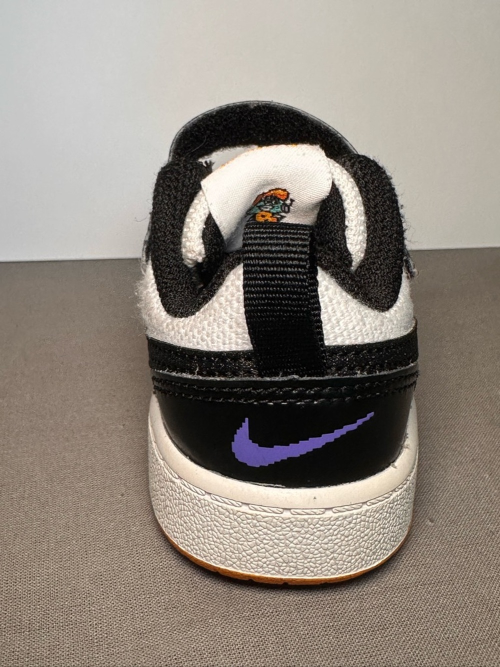 4.5c Nike Billy Borough Kids Black and White Low-Top Hook-and-Loop Sneakers - Picture 2 of 9